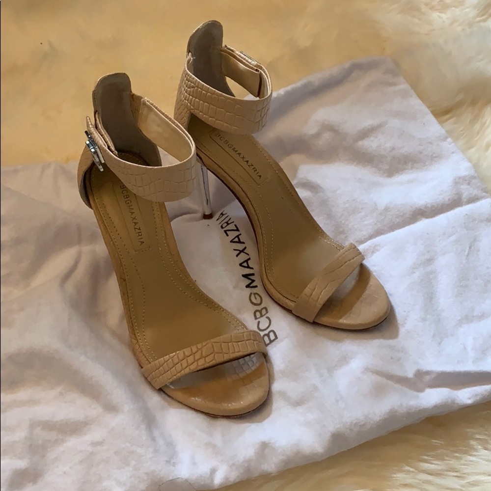 BCBG MaxAzria Nude Croc Heels in Size 6